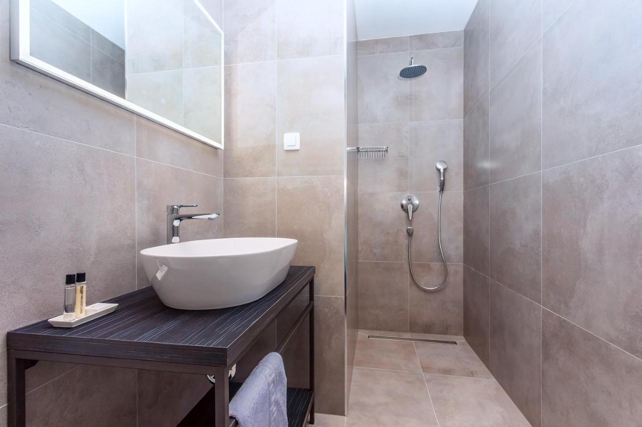 Villa Belvedere With Heated Pool, Billiards, Media Room, Sea Views,10 Pax Omiš Exteriér fotografie