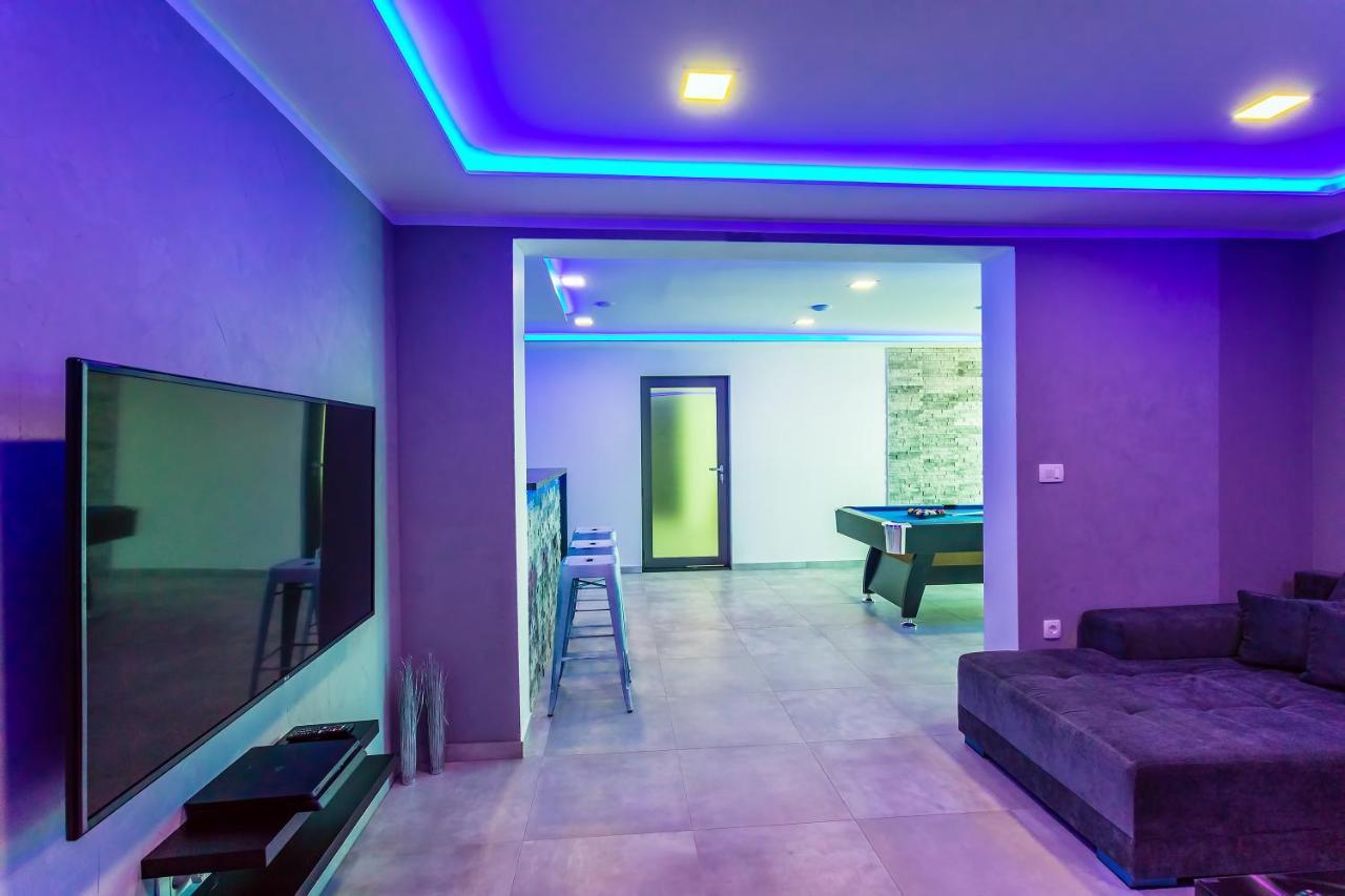 Villa Belvedere With Heated Pool, Billiards, Media Room, Sea Views,10 Pax Omiš Exteriér fotografie