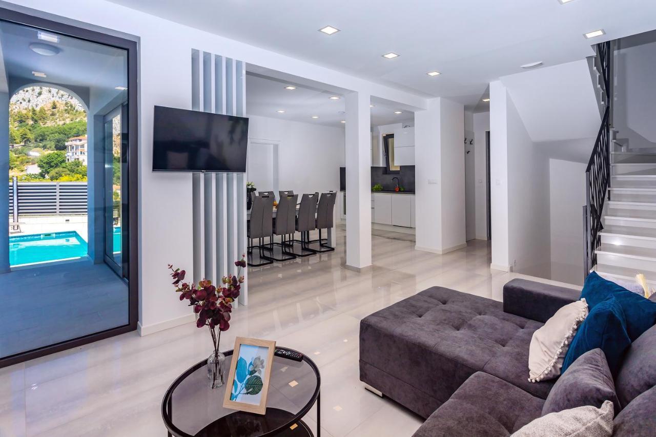 Villa Belvedere With Heated Pool, Billiards, Media Room, Sea Views,10 Pax Omiš Exteriér fotografie