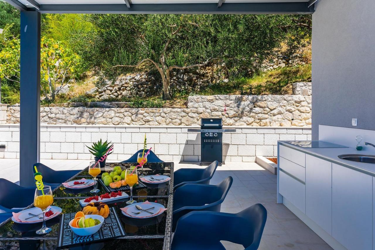 Villa Belvedere With Heated Pool, Billiards, Media Room, Sea Views,10 Pax Omiš Exteriér fotografie